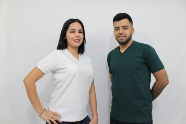 Franela unisex cuello en V - Image 7