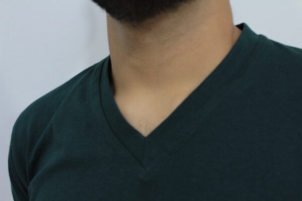 Franela unisex cuello en V - Image 6